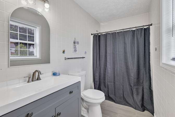 lifedoorrentals's room