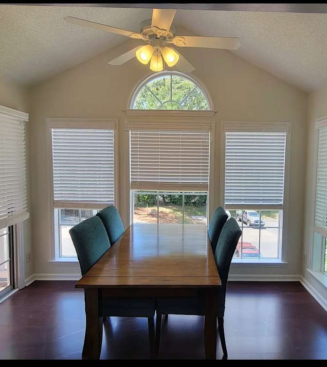 Alcove Rooms's room
