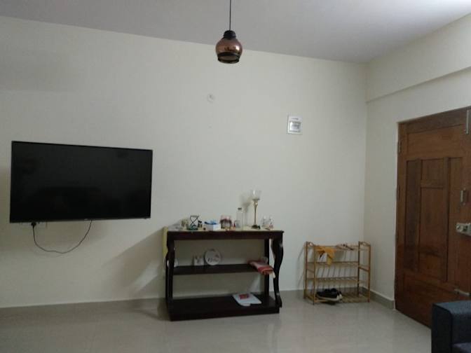 Isha Mandhane's room
