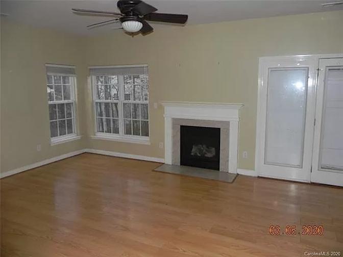 Alcove Rooms's room