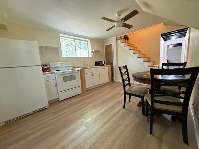 Alcove Rooms's room