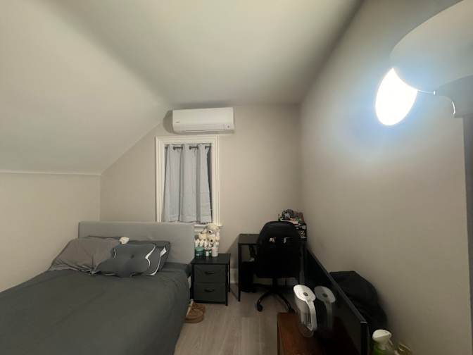 Eylul Barut's room