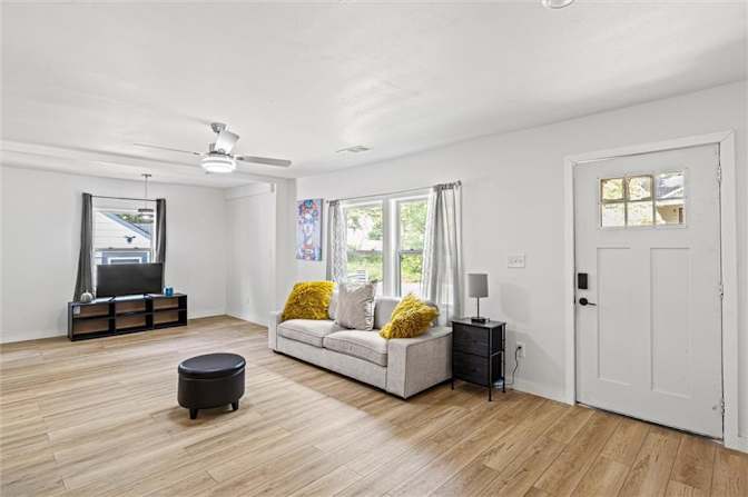 Alcove Rooms's room