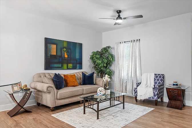 Alcove Rooms's room
