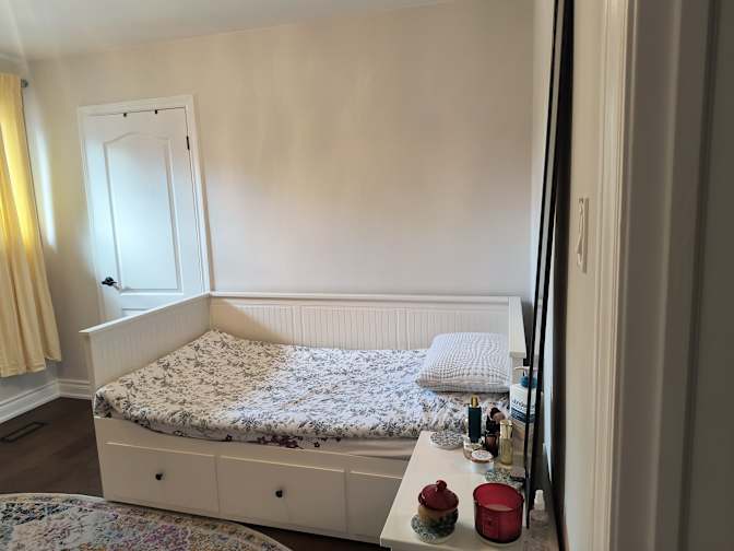 Goli's room