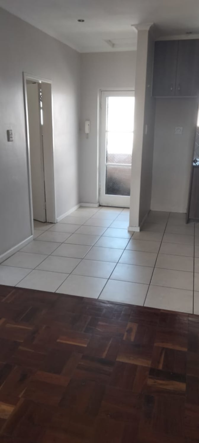 Leslie's room