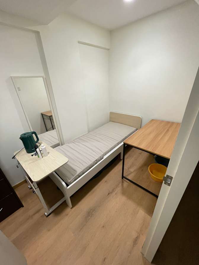 Kimberly  Wong's room