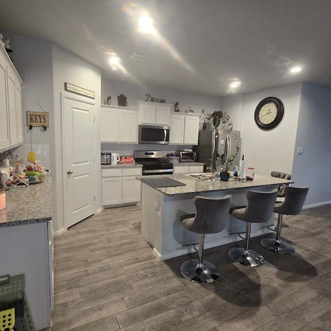 SCOTT VANCE's room