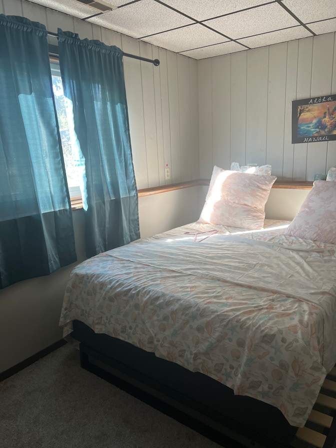Rebecca  Thera's room