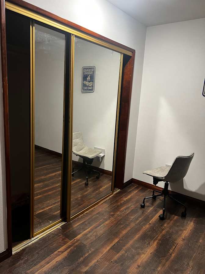 Crystal  Flores's room