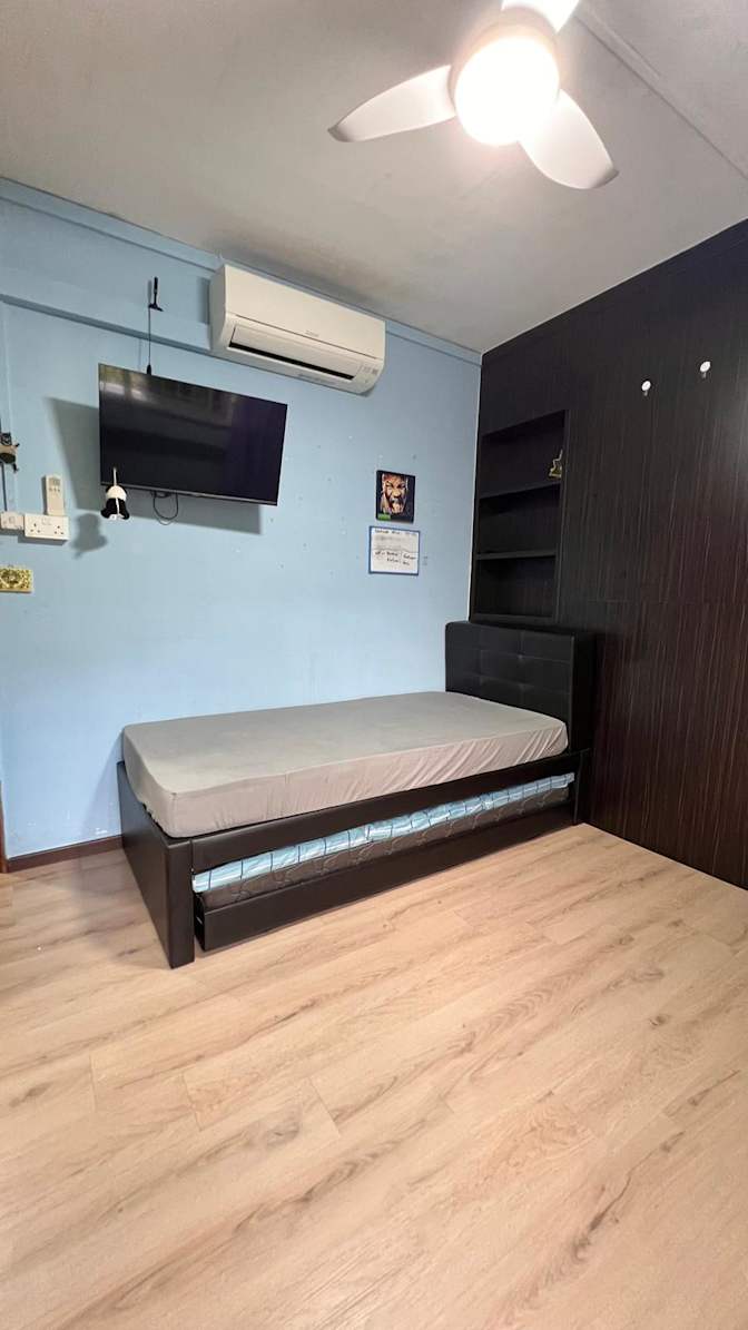 Viknes's room