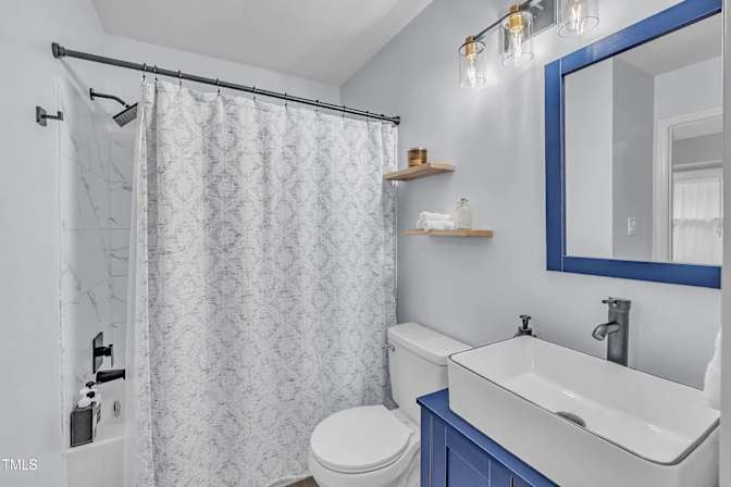 Alcove Rooms's room