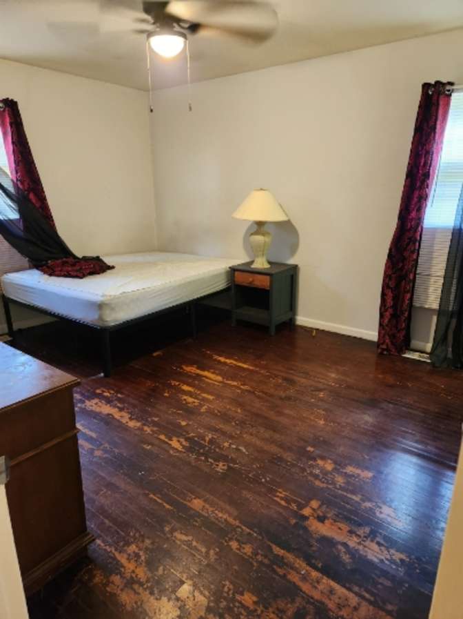 Dynelle's room