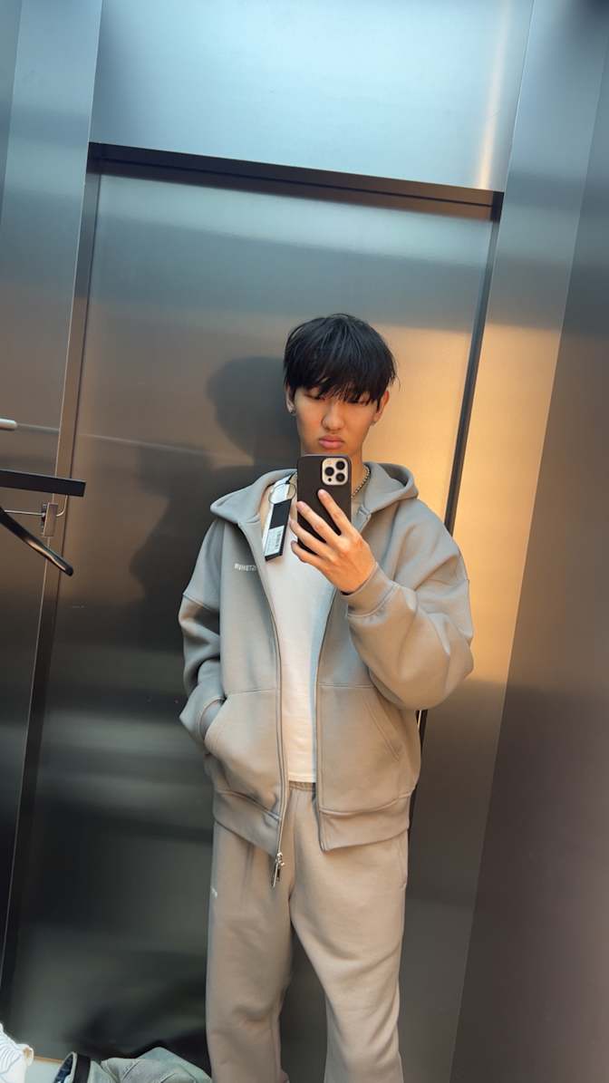 Minwoo's room