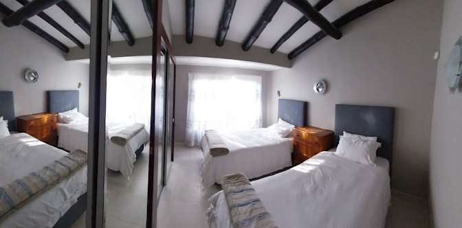 Immediately- Wendywood-Room in house Your home away from home's room