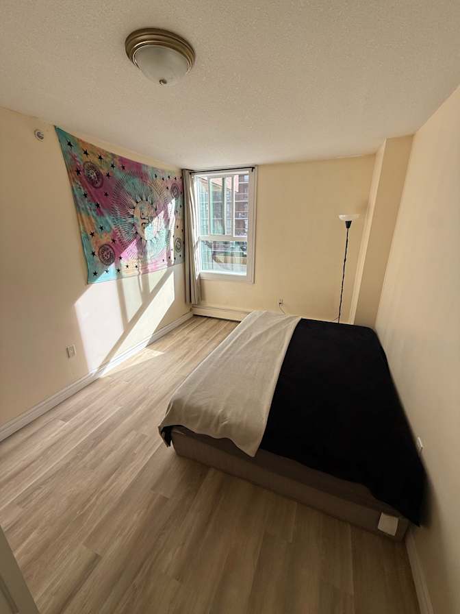 Deval's room