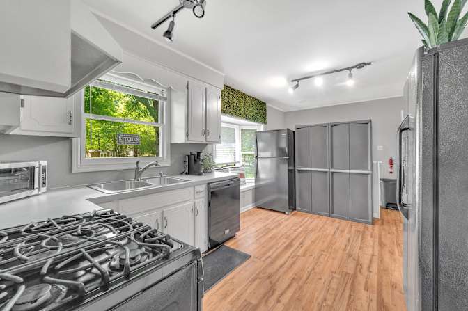lifedoorrentals's room