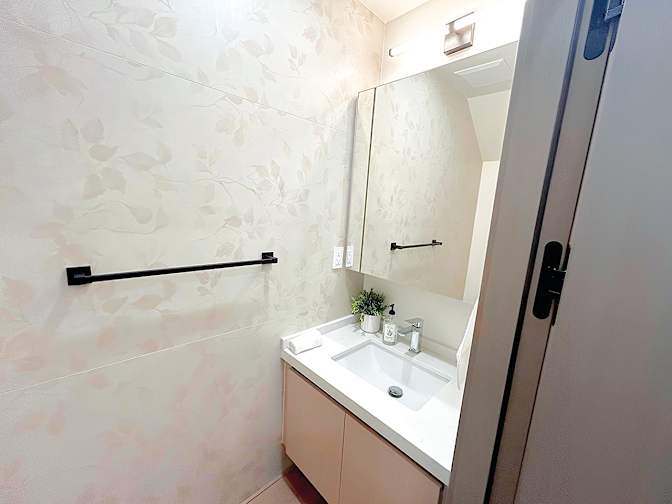 Hamid Reza's room