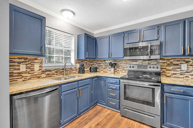 lifedoorrentals's room