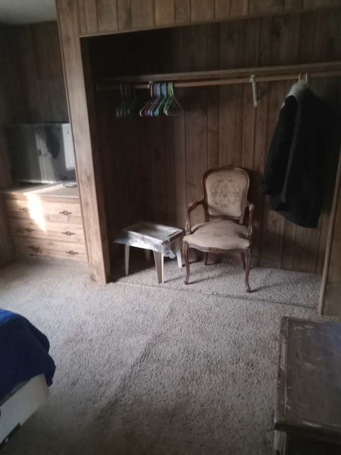 Liz's room