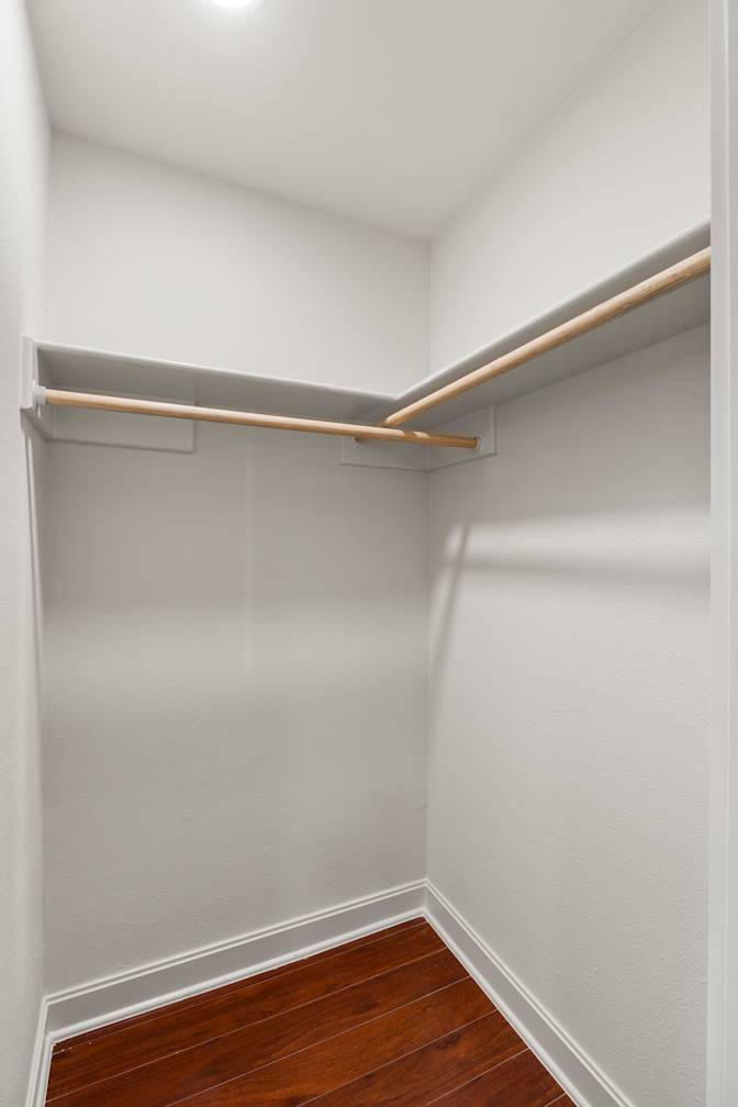 Tomic Properties's room
