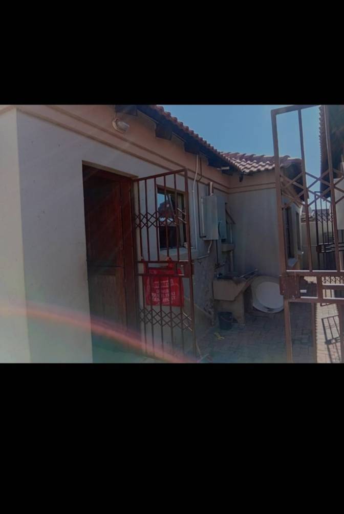 ZwelakheSamuel Msiza's room