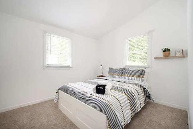 Alcove Rooms's room