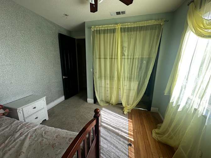 Aariv's room