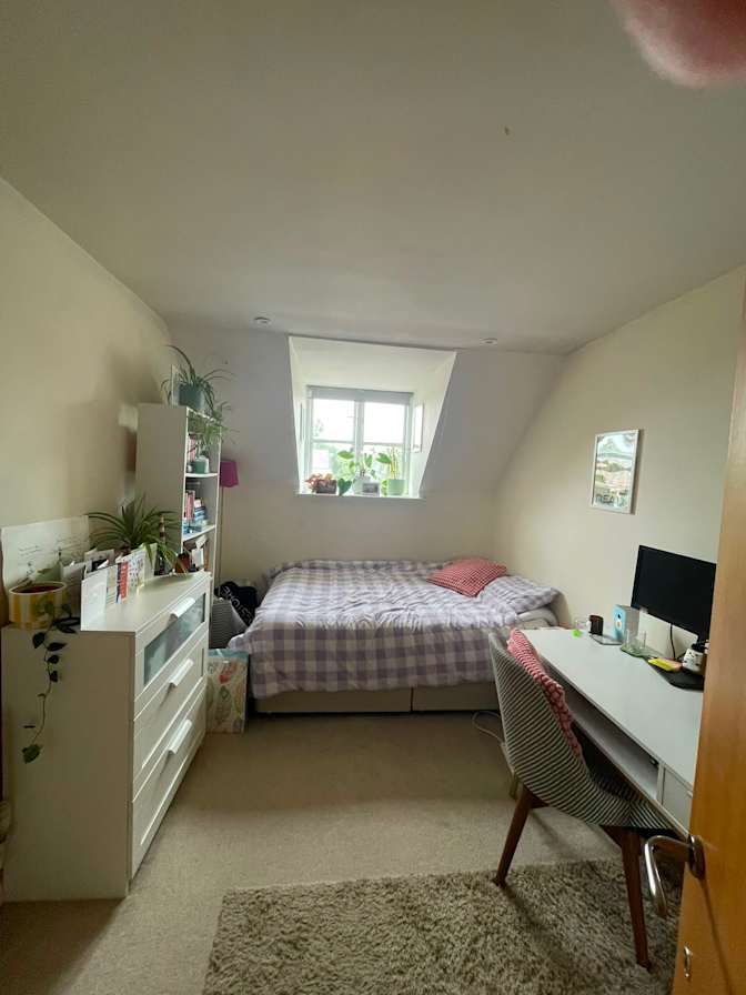 Mads's room