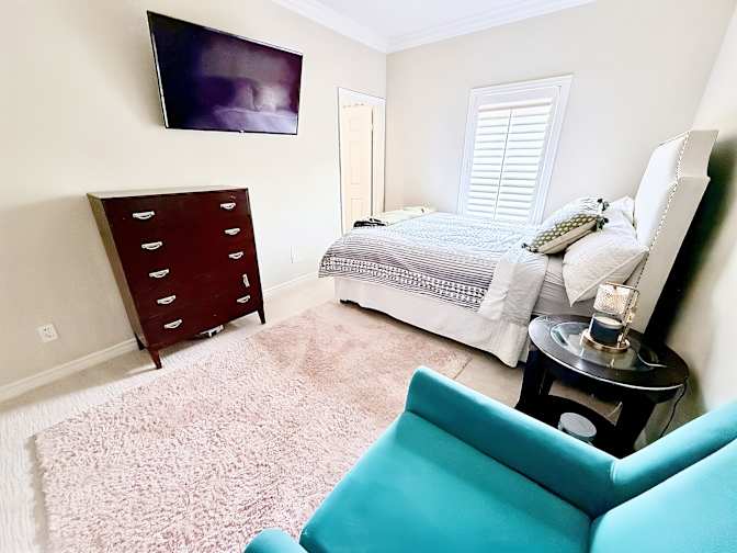 MikeWana's room