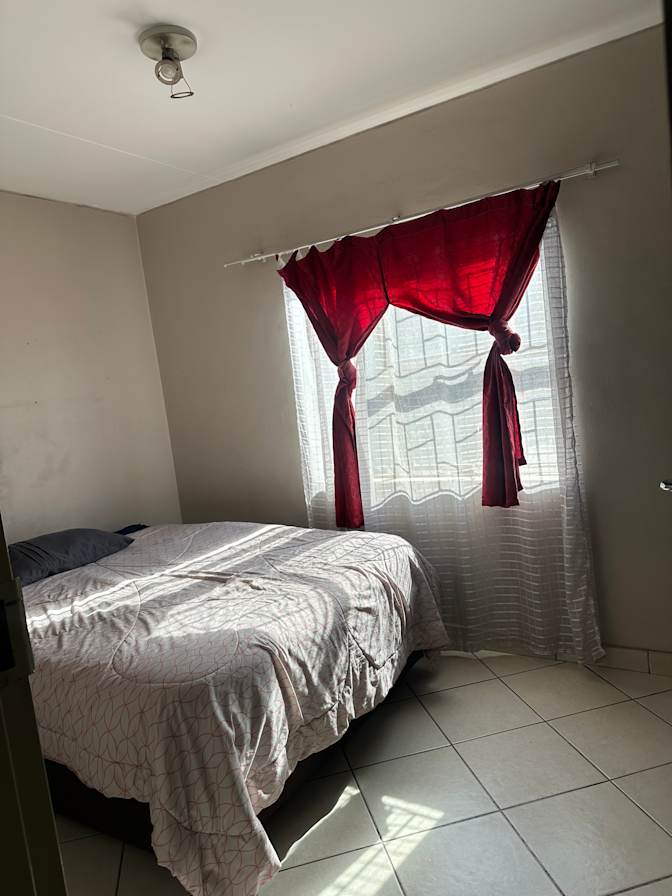 Lona's room