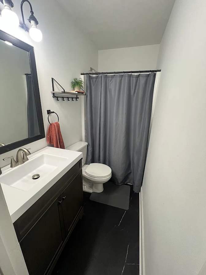 Alcove Rooms's room
