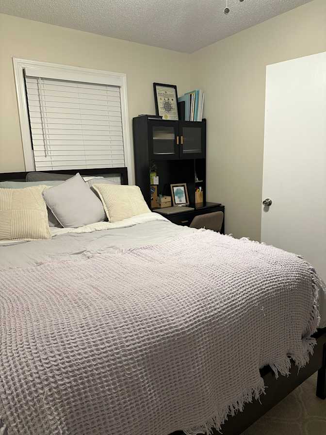 Dee's room
