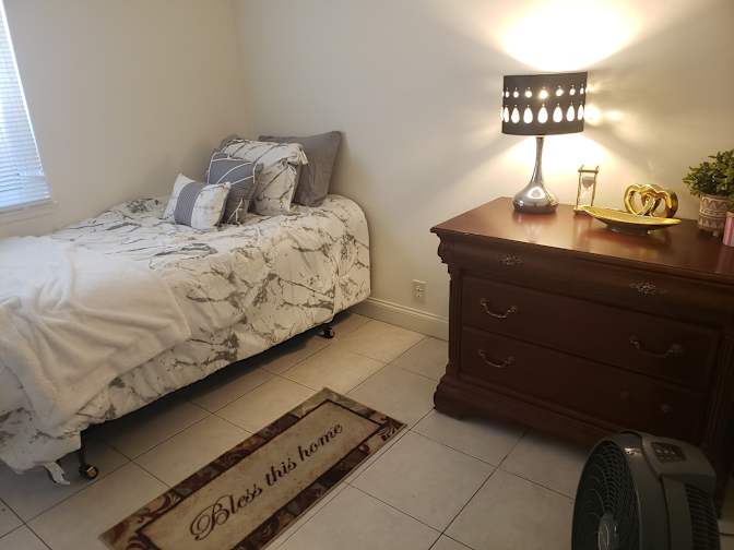 Mariel A Hernandez's room