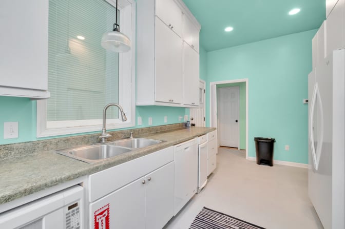 lifedoorrentals's room