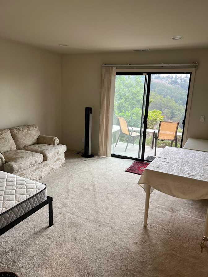 Mahdokht's room