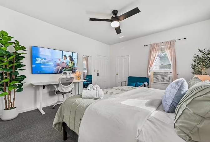 LauraTurner's room