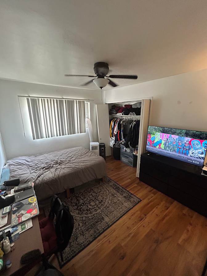 Luca Persistent's room