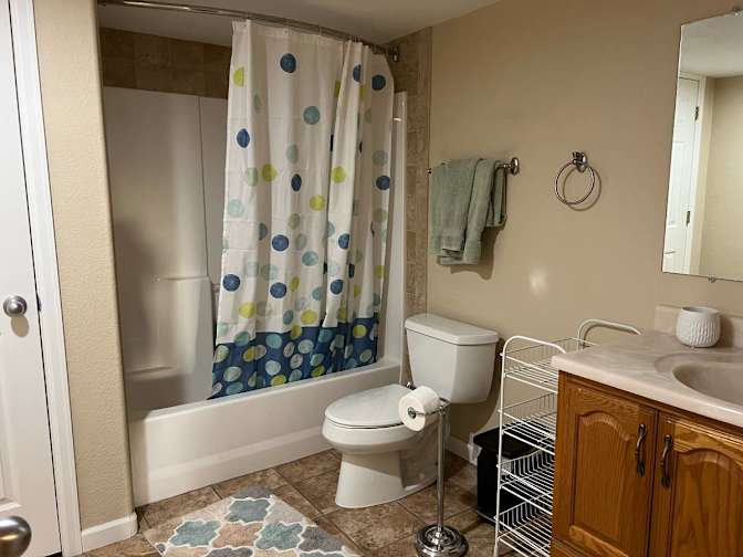 Furnished and private bath room's room