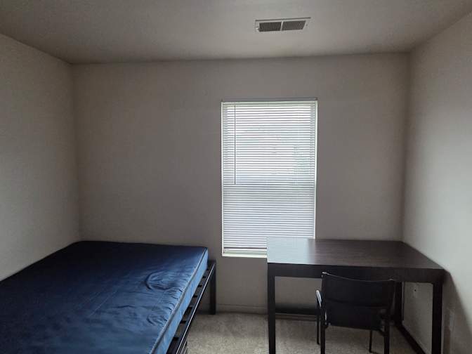 Eren's room