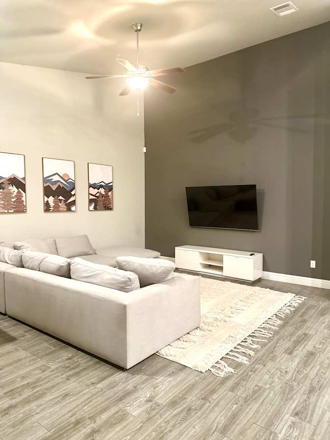 Irving Hernandez's room