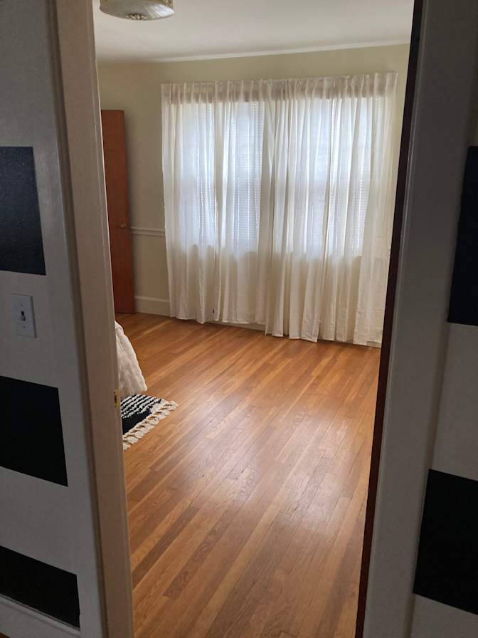 Federal Hill Roommates's room