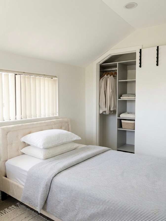 Arella's room