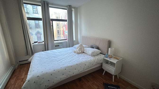 Cesar Oyarzabal's room