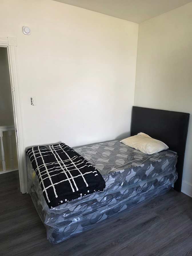 Shakoor's room