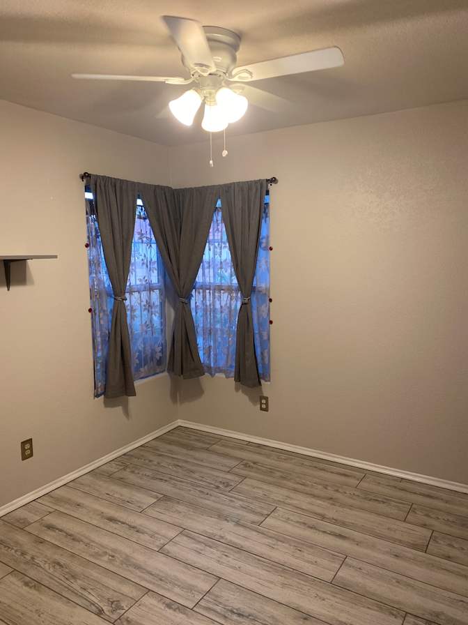 Derah's room