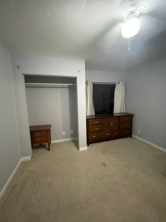 Tomas's room