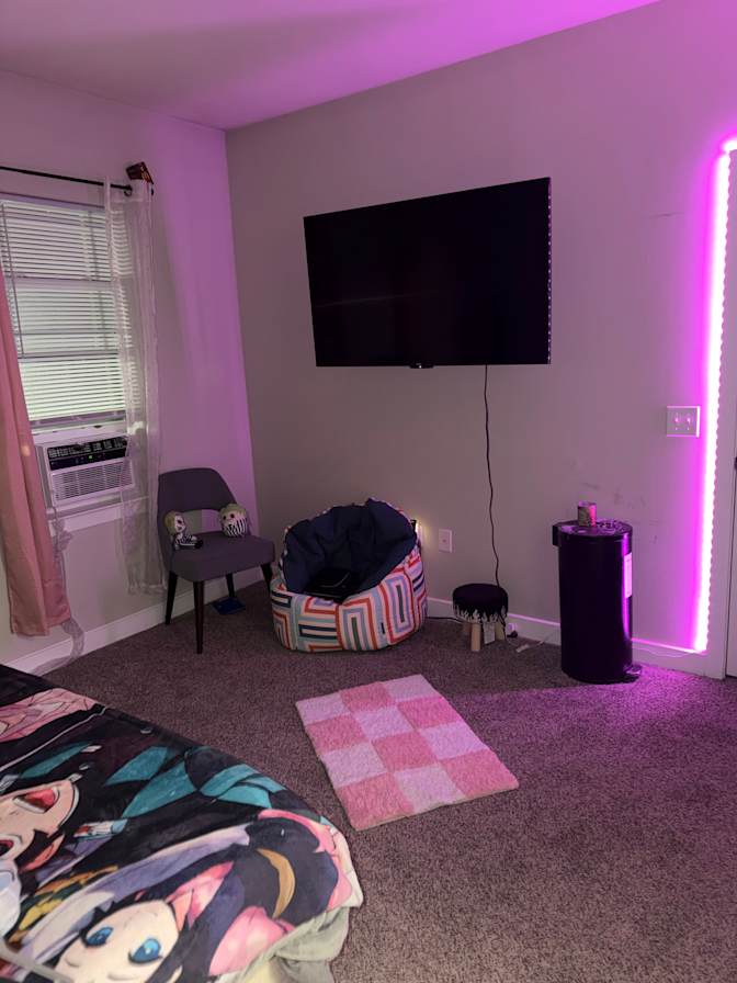 Reyonda's room