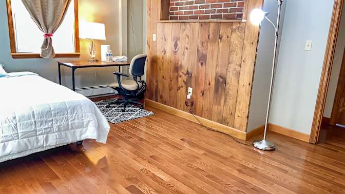 Tee Lee's room
