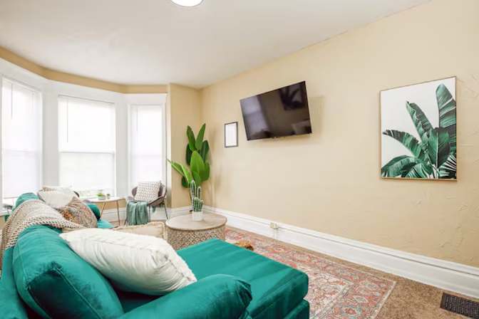 Leona's room